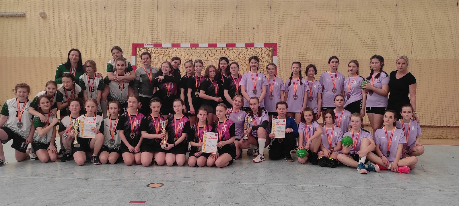 Szczypiornistki Jedynki” trzecią drużyną w województwie